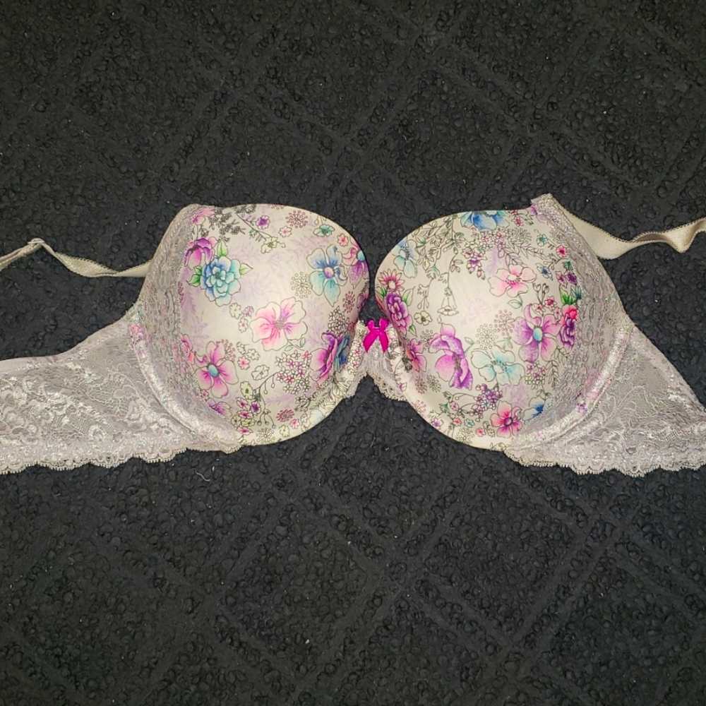 LIKE NEW, VICTORIA SECRET DREAM ANGELS BRA SIZE 36DD